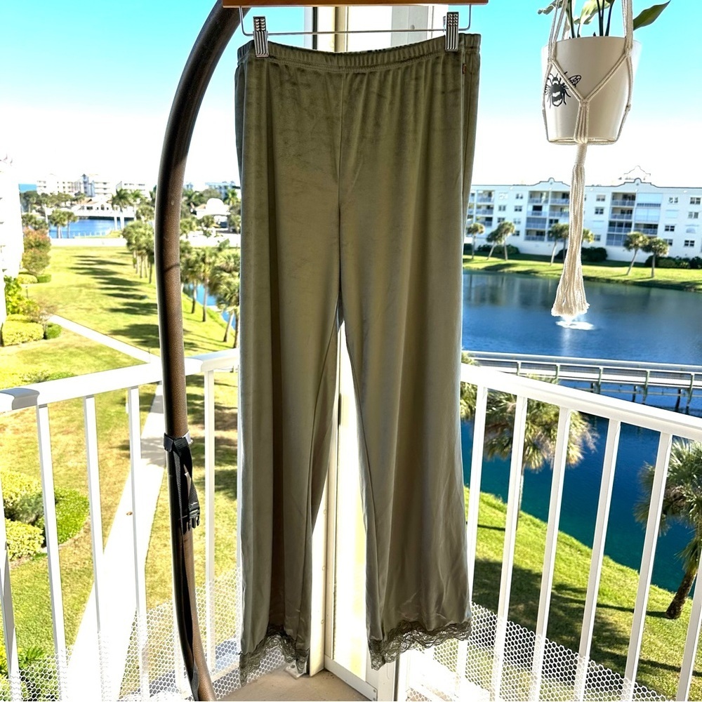 Danskin Wide Leg Super Soft Thin Green Velour Velvet Lace Lounge Pants, Medium